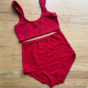 CHERRY RED Arq Set in Medium